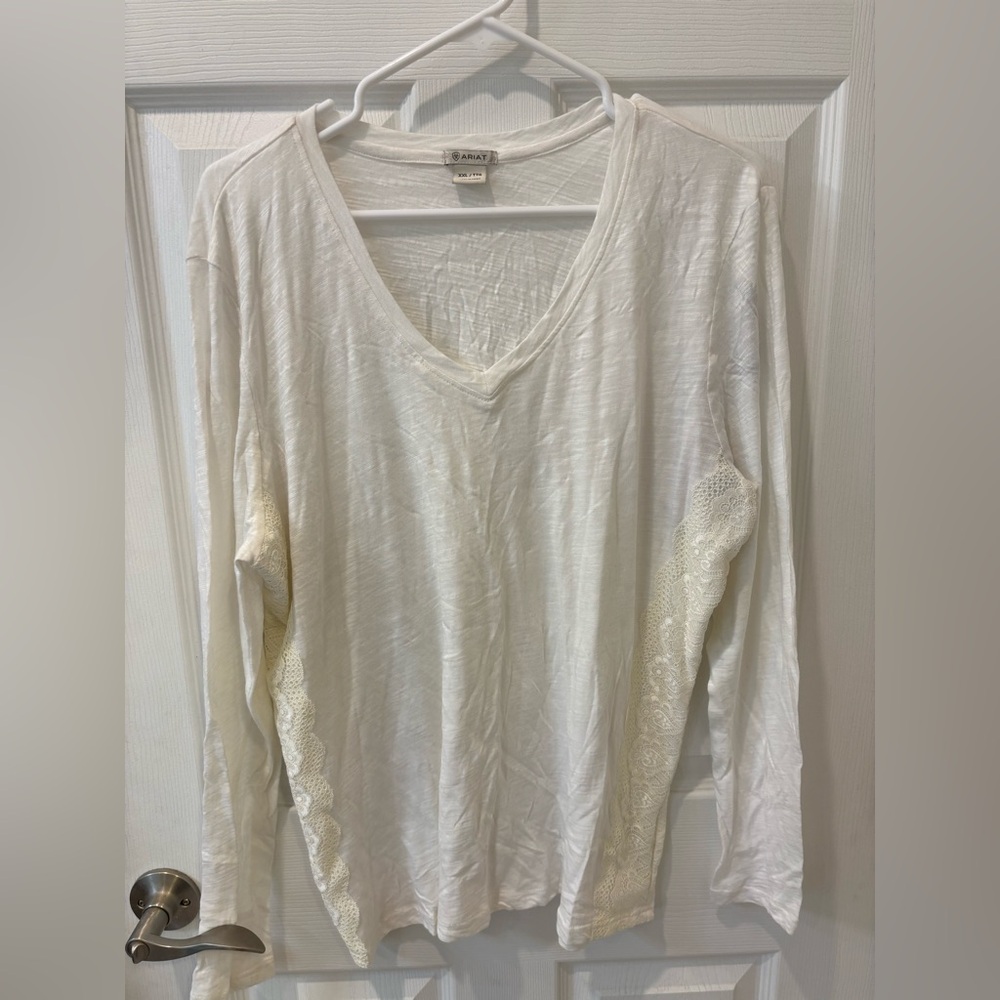 Ariat‎ Tee V-Neck White w/Cream Lace Detail Down Sides XXL*